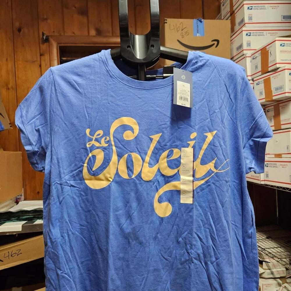 (189 ) Universal Thread Le Soleil Graphic Tee Amparo Blue XL